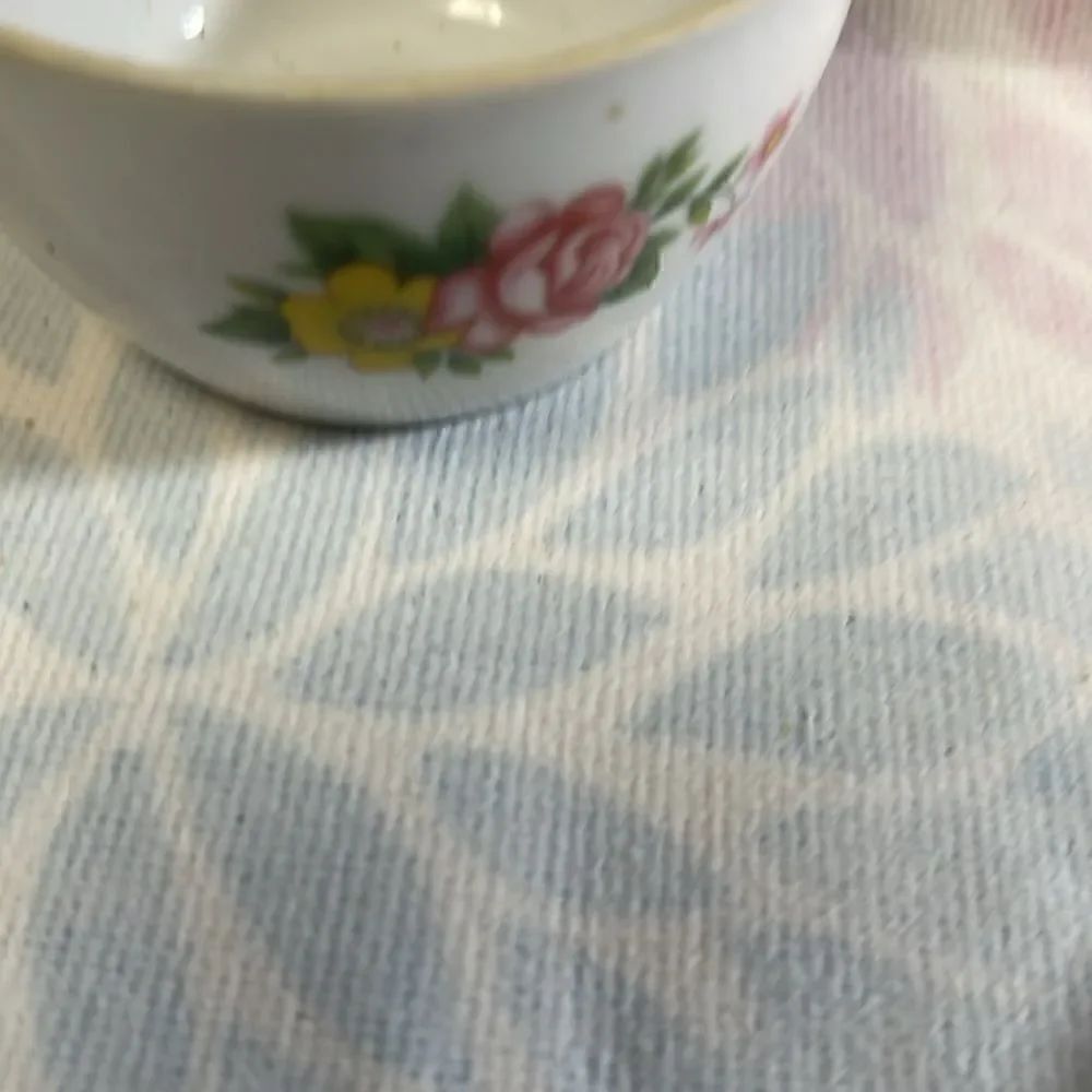 Vintage Beautiful Round Trinket Container - Picture 6 of 7